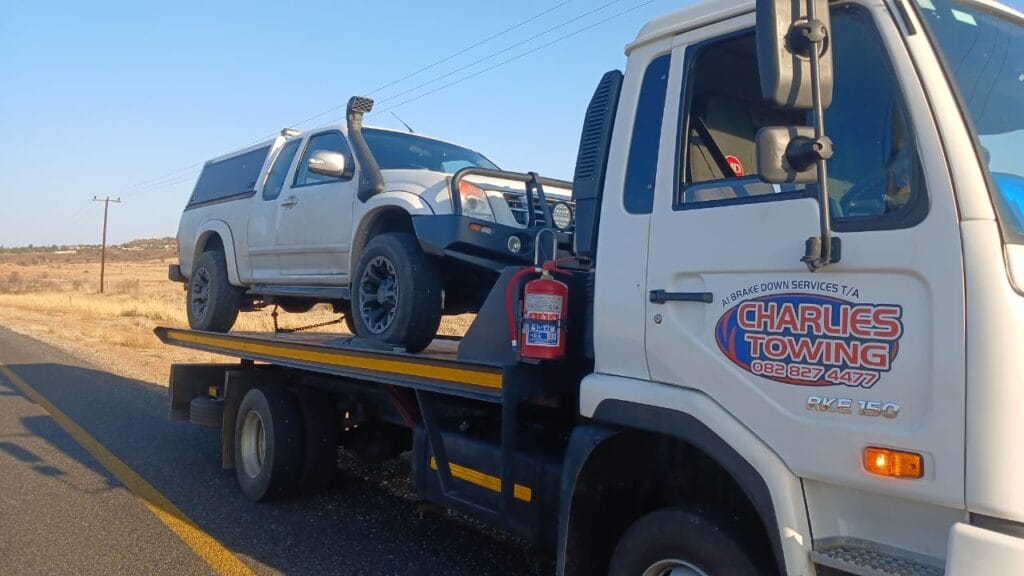 about charlies-towing-image